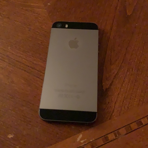 iPhone 5 - Picture 3 of 3